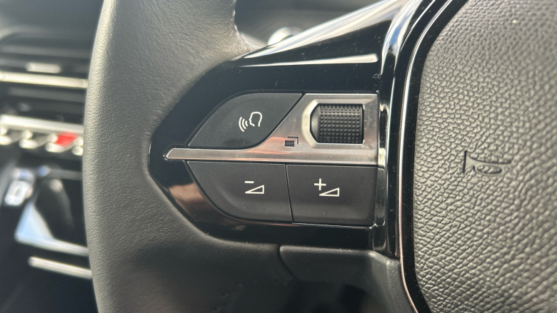 Peugeot 2008 1.2 PureTech 130 Allure 5dr Petrol Estate